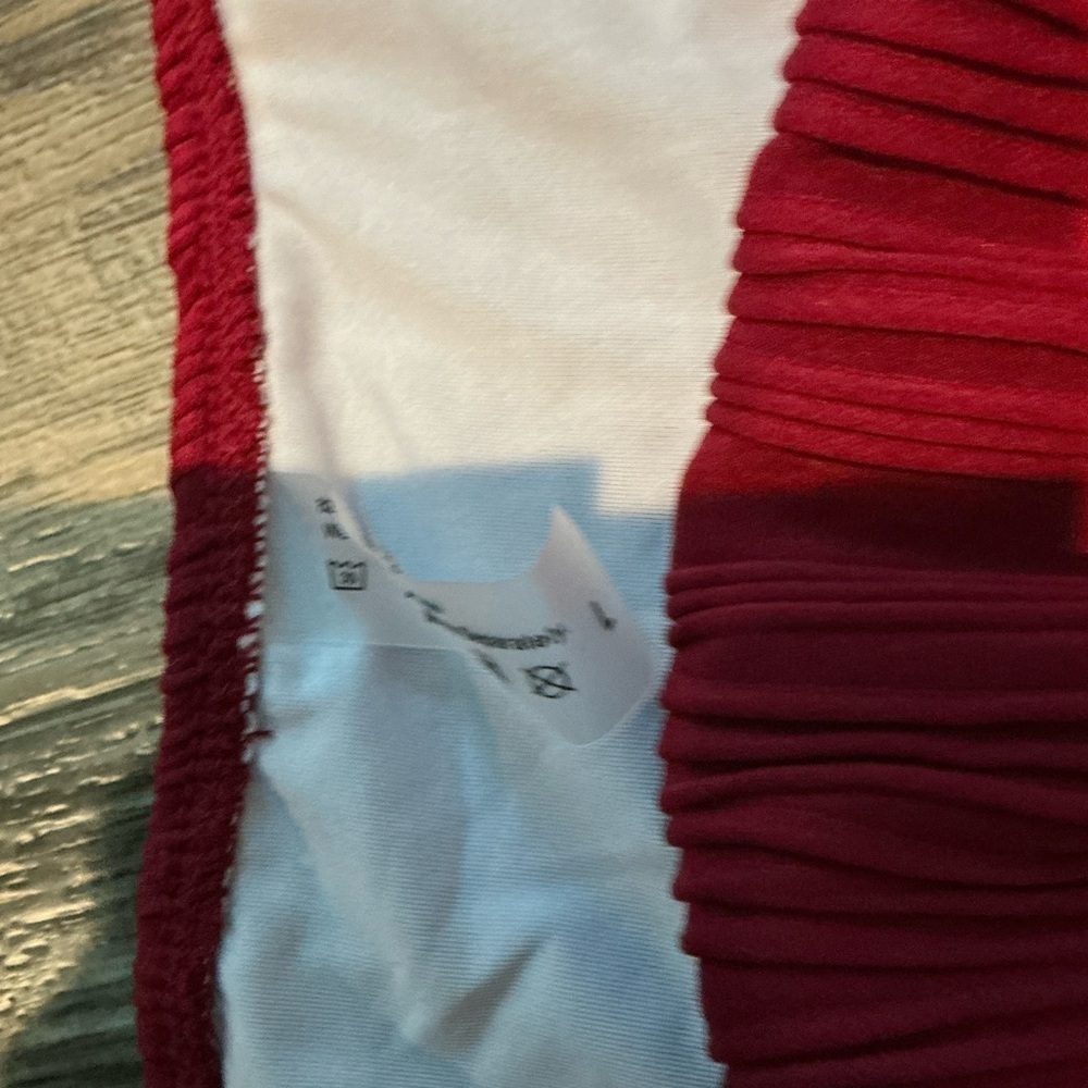 Red Bikini Set Size Large - Picture 6 of 9